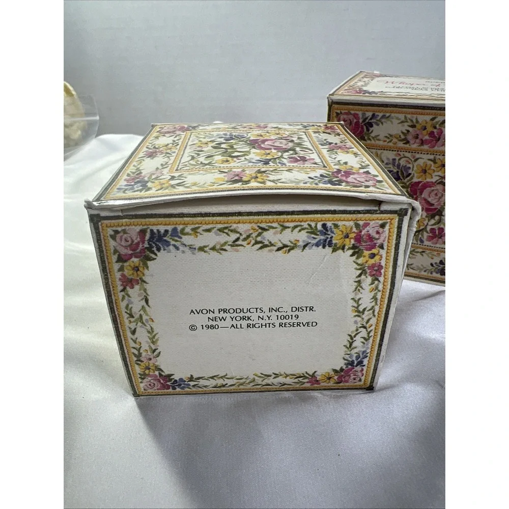 Vintage Avon 1980 Whisper Of Flowers Closet Pomander & Garlandia Wax Chips‎ 2